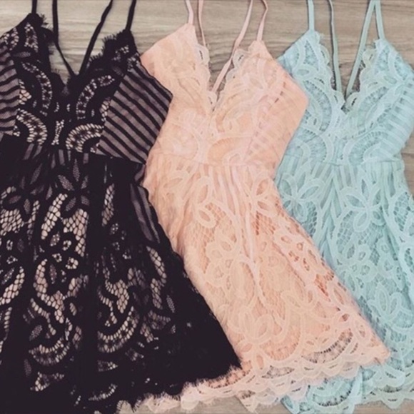 New white Lace Romper w/ nude lining - Picture 6 of 6